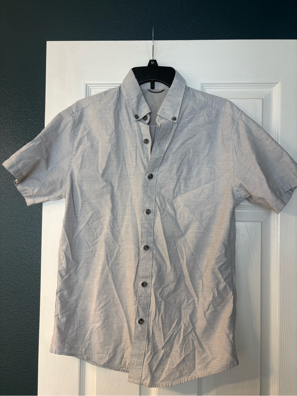 ⭐️5/$15! Eddie Bauer Men's Short Sleeve Button-Down Shirt in Light Gray